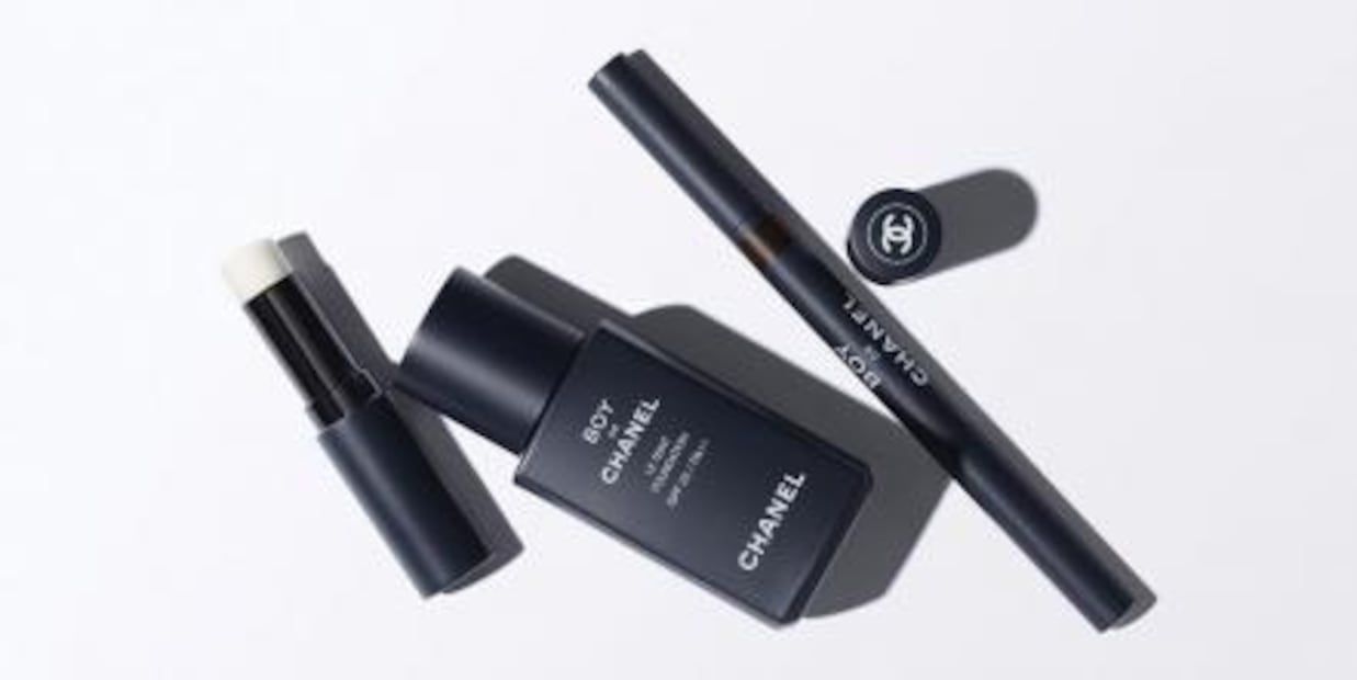 Conoce los delineadores y esmaltes para hombre de Chanel