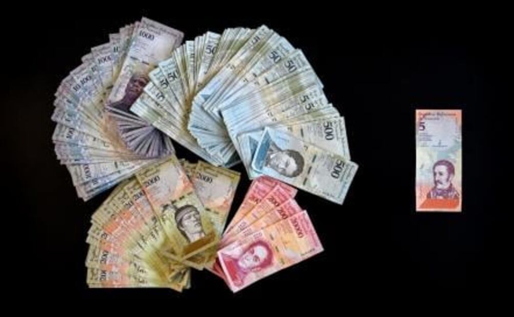 Venezuela estrena billetes bajo temor de nuevos tormentos económicos