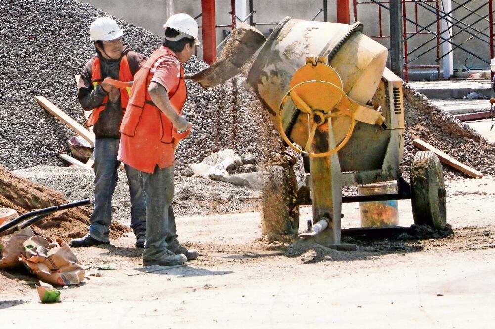 Descenso. En el sector de la construcción, el indicador de confianza de los empresarios reportó una disminución de 0.2% en junio (ARCHIVO EL UNIVERSAL)