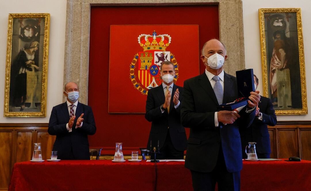 El historiador recibió el premio de manos del Rey Felipe VI. Foto: EFE/ Ballesteros POOL