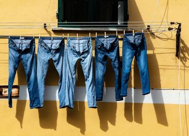 Cada cuánto tiempo debes lavar tus jeans y los mejores tips para cuidarlos