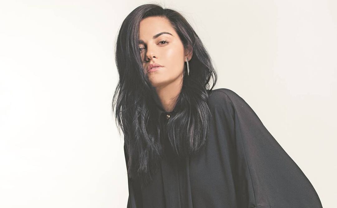 Confundida, Alma (Maite Perroni) decide tener una aventura. Fotos: NETFLIX