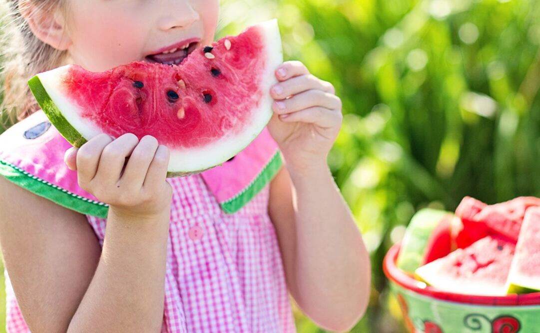 Es mejor darle a los niños fruta en vez de frituras. (Fotos: Pixabay) 