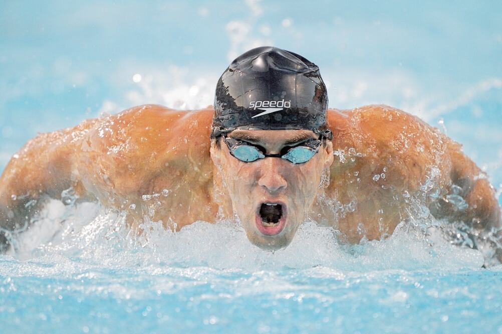 En 2009, Michael Phelps fue suspendido tres meses por fumar cannabis (ARCHIVO. EL UNIVERSAL)