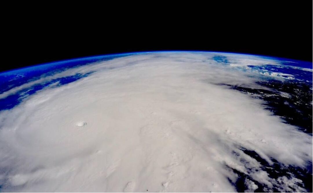 El huracán visto desde el espacio. Foto: Twitter Scott Kelly