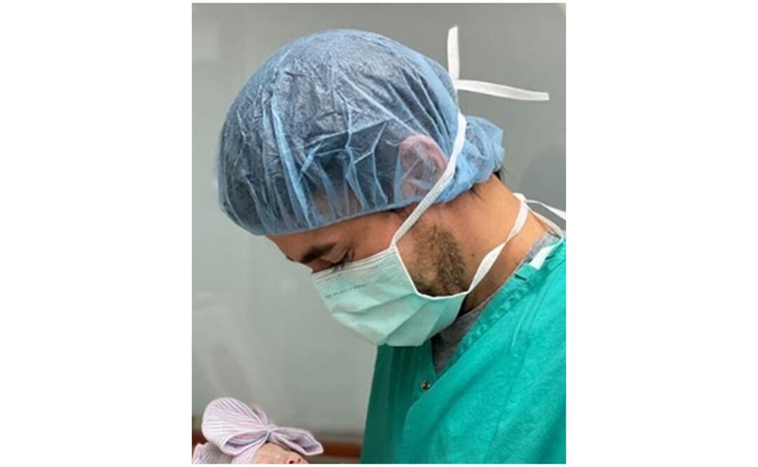 Enrique Iglesias recibe a su hija. Foto: Instagram