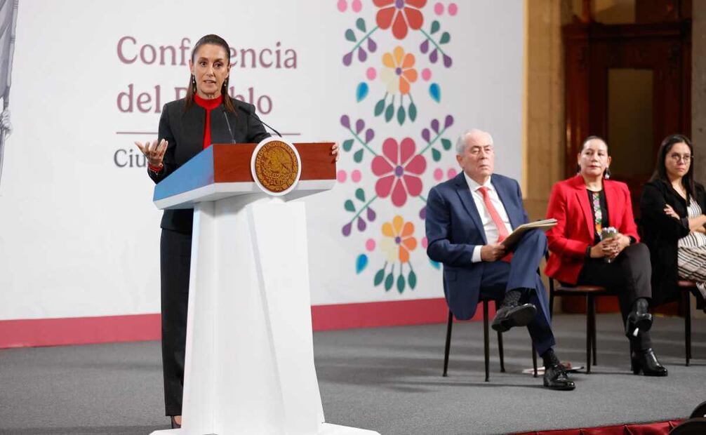 La presidenta Sheinbaum Pardo dijo que debe haber una condena social a expresiones que ha utilizado el empresario Ricardo Salinas Pliego sobre tres mujeres comunicadoras, e indica que le corresponde al Máximo Tribunal del país actual y a la próxima resolver el tema de los impuestos que debe. Foto: Diego Simón / EL UNIVERSAL