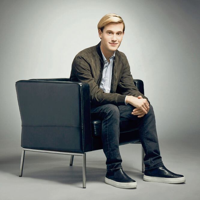 El psíquico de 23 años contactó con seres queridos de Millán que fallecieron. Foto: E!