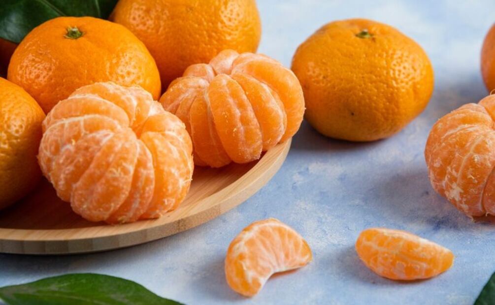 Aprovecha los "hilos blancos" de la mandarina para hacer postres. Foto: Freepik