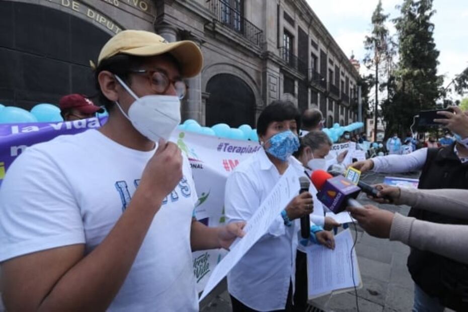Con "claxonazo", Frente Por La Familia se manifiesta en Congreso del Edomex 