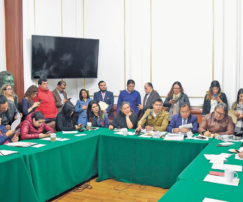 Integrantes de las comisiones unidas de Administración y Procuración de Justicia, y de Atención Especial a Víctimas, avalaron el dictamen que se prevé suba al pleno la próxima semana. Foto: ESPECIAL