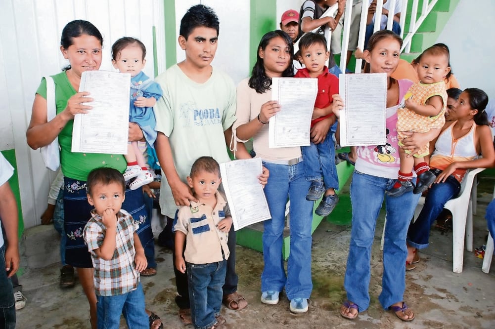 Informe. Más de 450 mil mexicanos que viven fuera del país obtuvieron su acta por medio de consulados de la SRE. (ARCHIVO EL UNIVERSAL)