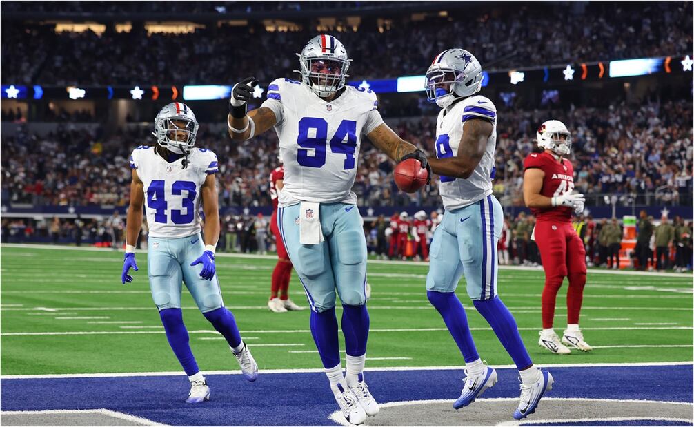 Marshawn Kneeland (94) tapó una patada en su último juego en la NFL este lunes