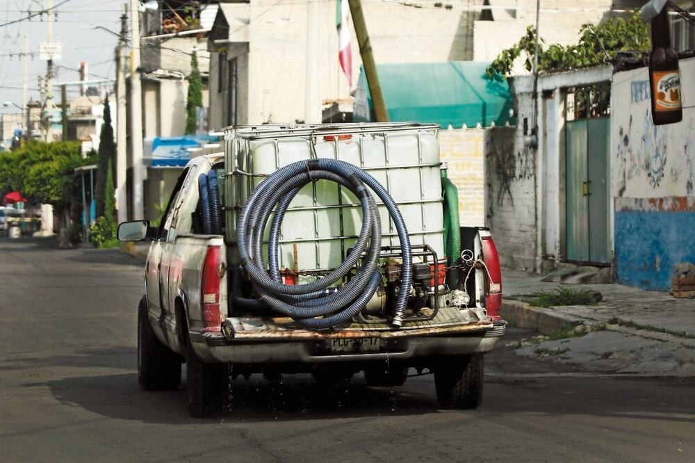 En otra iniciativa sobre el tema, el diputado Luis Chávez propuso de dos a seis años de cárcel a quien sustraiga ilegalmente el agua. Foto: Archivo/ EL UNIVERSAL