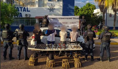Detienen a cuatro hombres, entre ellos un menor, con armas y equipo táctico en Culiacán