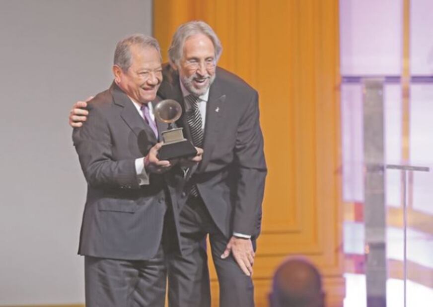 Manzanero apagó la luz