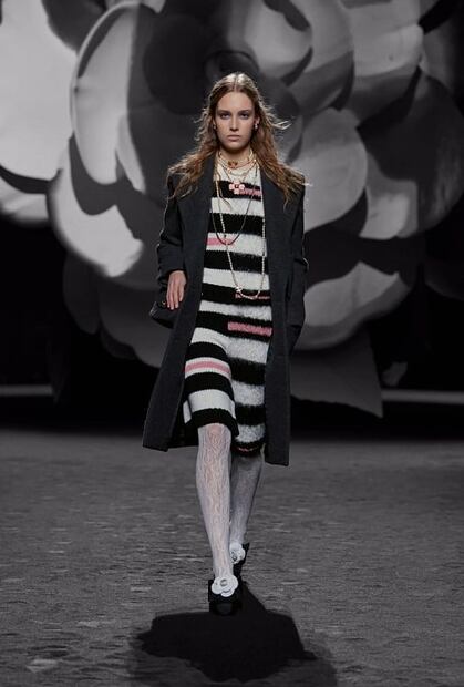 Chanel exalta la belleza de la camelia en su colección más reciente