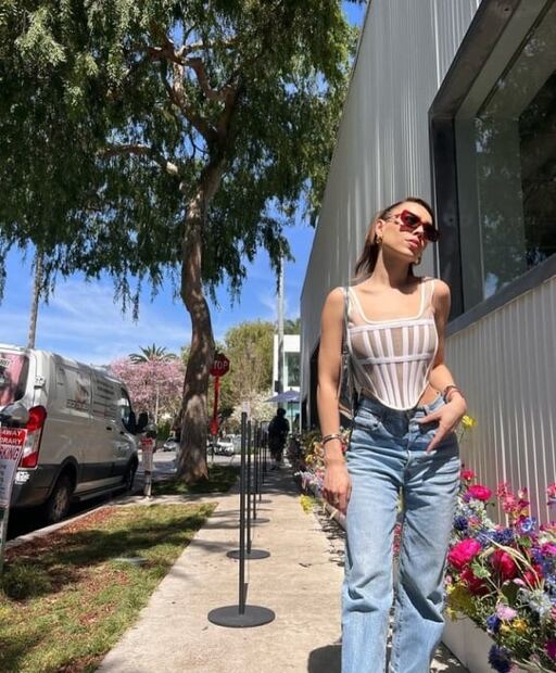 El look de Danna Paola en la graduación de su hermana