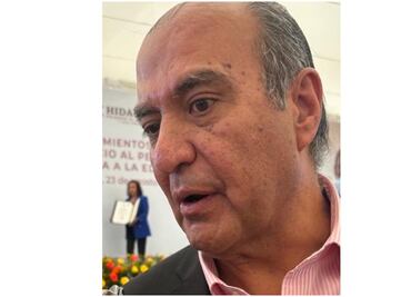 Secretario de educación de Hidalgo acusa sabotaje para entregar vales de útiles y uniformes escolares