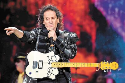 Lora quiere rockear, no contar su vida