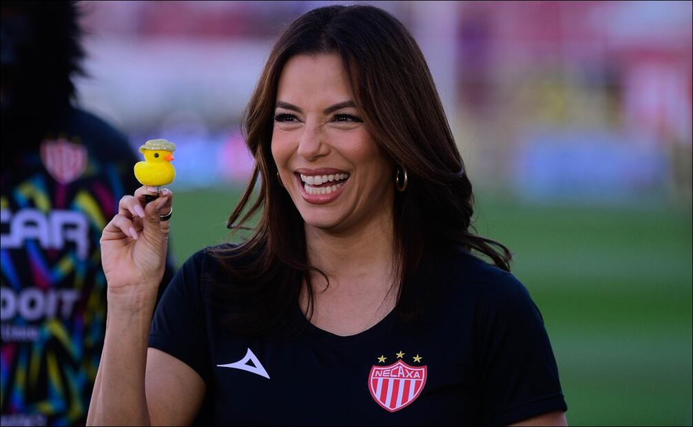 Eva Longoria dice presente en el estadio Victoria para el partido del Necaxa / Foto: Imago7