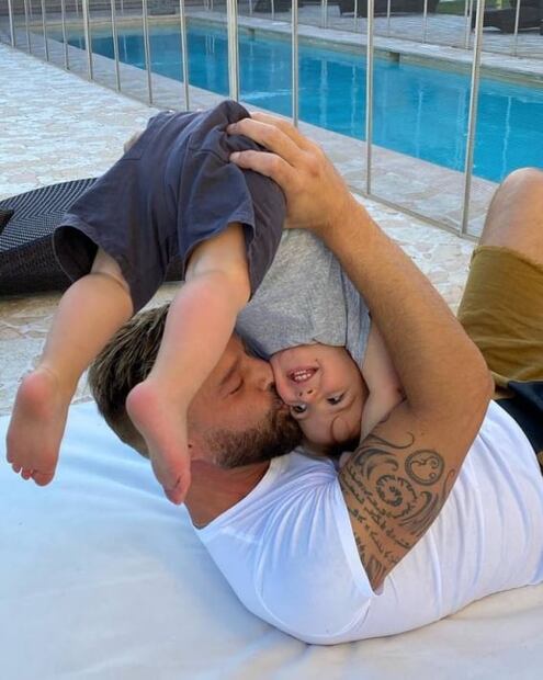 Hijo de Ricky Martin sorprende por su gran parecido con el cantante 