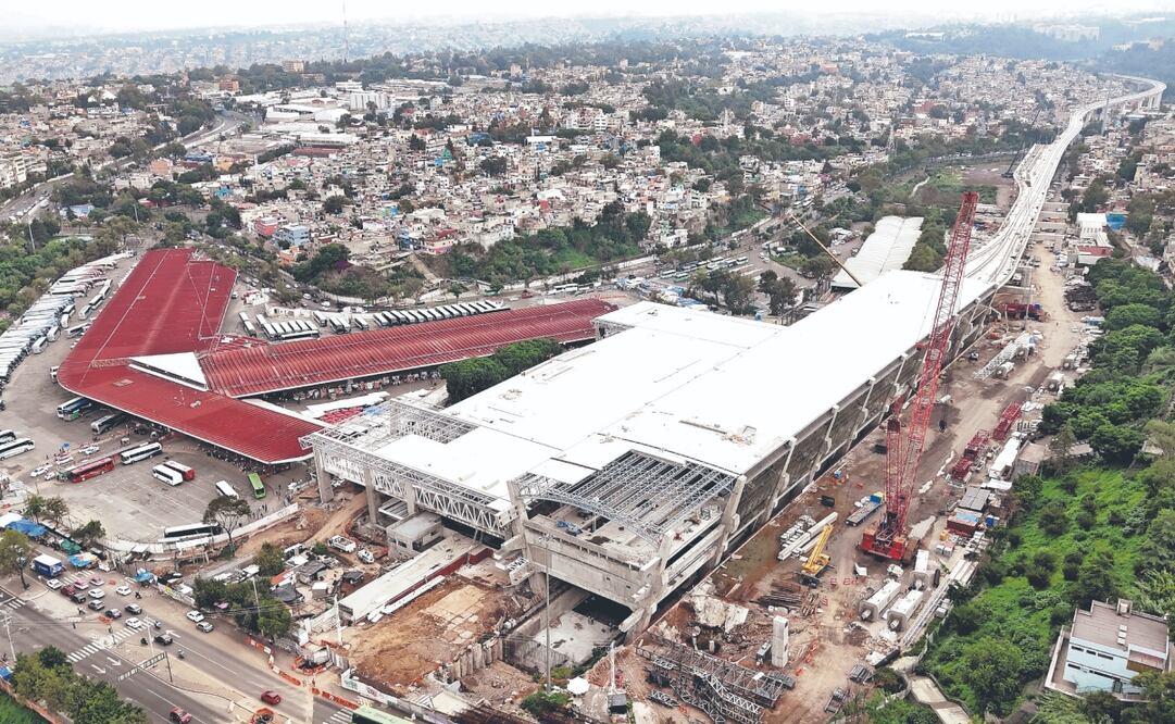 Tras cinco años de que los gobiernos federal y de la Ciudad de México retomaron el proyecto del Tren Interurbano México-Toluca, la obra se encuentra a un paso de concluir el tramo de Santa Fe a Observatorio, indica la Agencia Reguladora del Transporte Ferroviario. En la imagen, las obras en la estación Observatorio. Foto: de DIEGO PRADO. EL UNIVERSAL