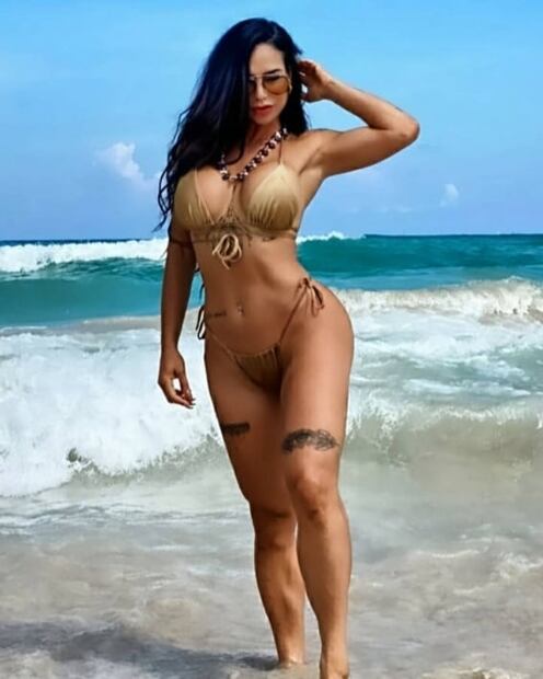Esta foto en mini bikini de Lis Vega revela que su figura es a prueba del tiempo