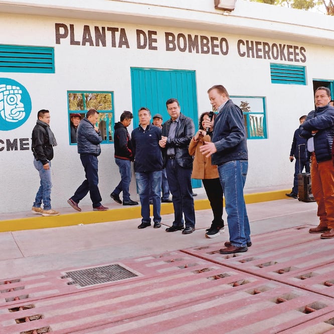 En el recorrido dentro de las instalaciones también participó el titular del Sistema de Aguas de la Ciudad de México, Ramón Aguirre Díaz. ESPECIAL