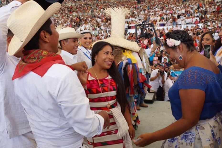Guelaguetza: con Yalitza y contra el plagio de bordados