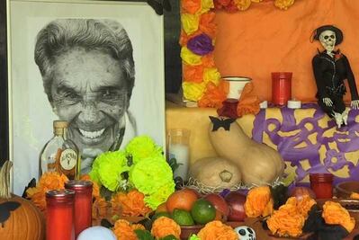 Ponen altar de muertos en honor a Chavela Vargas en Madrid
