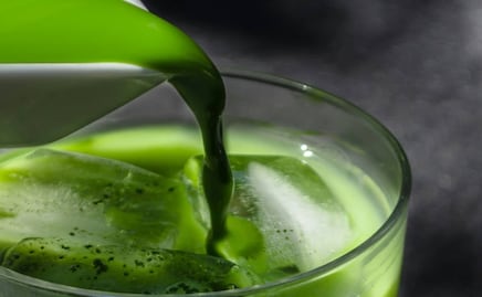 Para qué sirve tomar jugo verde en el desayuno