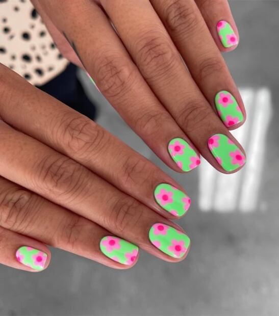 7 diseños de uñas con flores para recibir la primavera
