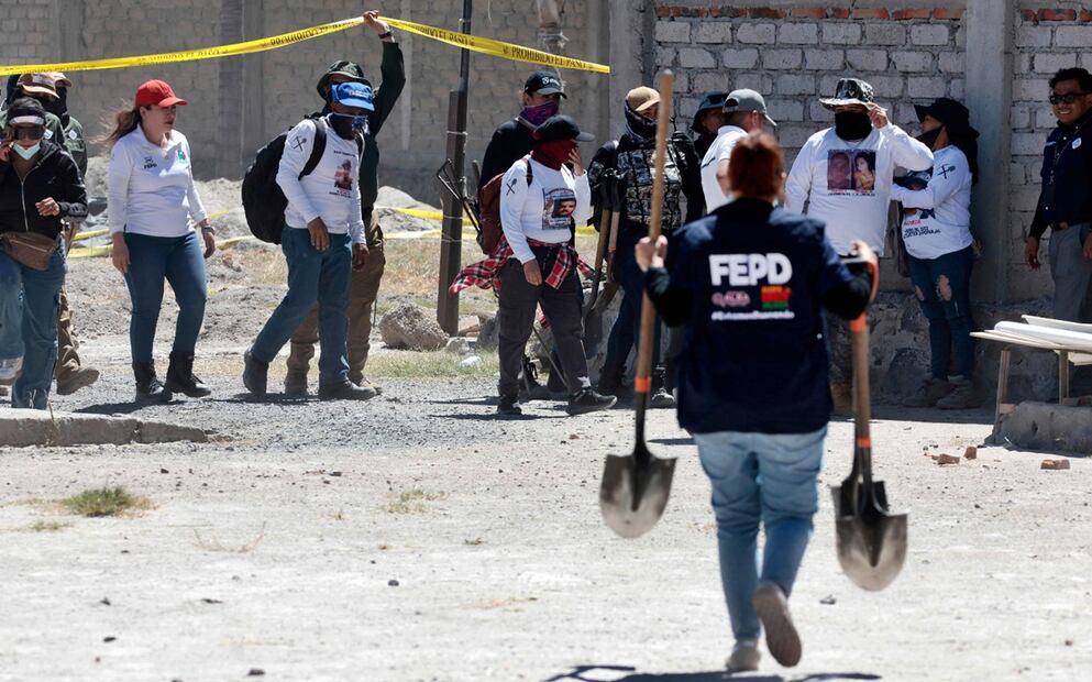 Autoridades federales y estatales realizan investigaciones en el Rancho Izaguirre el 12 de marzo de 2025. Foto: AFP