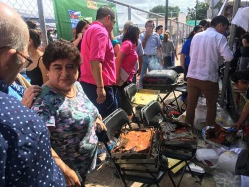 Realizan primera Feria del Mucbipollo, guiso tradicional de muertos en Yucatán
