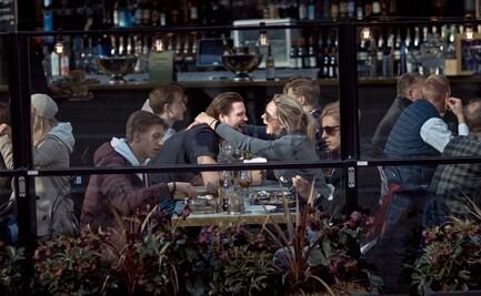 Fiesta navideña de un restaurante deriva en contagio masivo de variante ómicron en Noruega