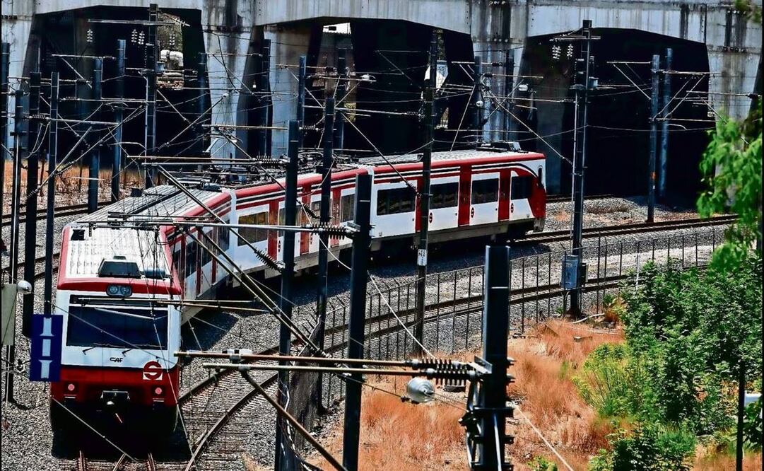 El proyecto del Suburbano al AIFA considera una extensión de 23 km de doble vía electrificada. Foto: Archivo/ El UNIVERSAL