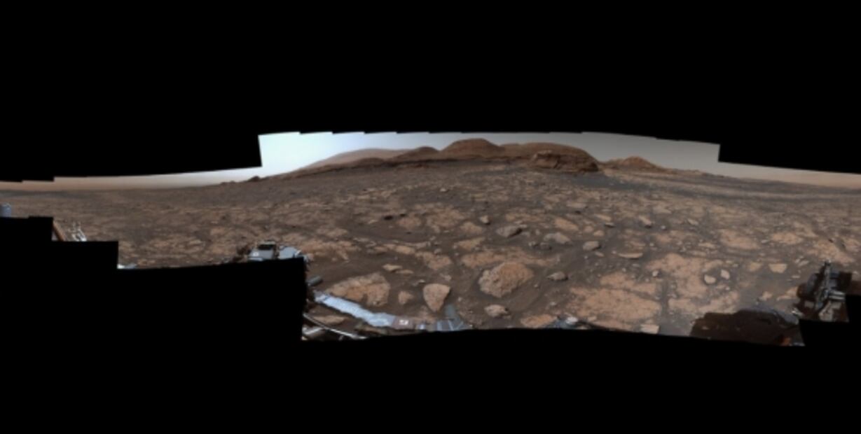 El rover Curiosity se toma una "selfie" frente al Mont Mercou, su nuevo hallazgo en Marte