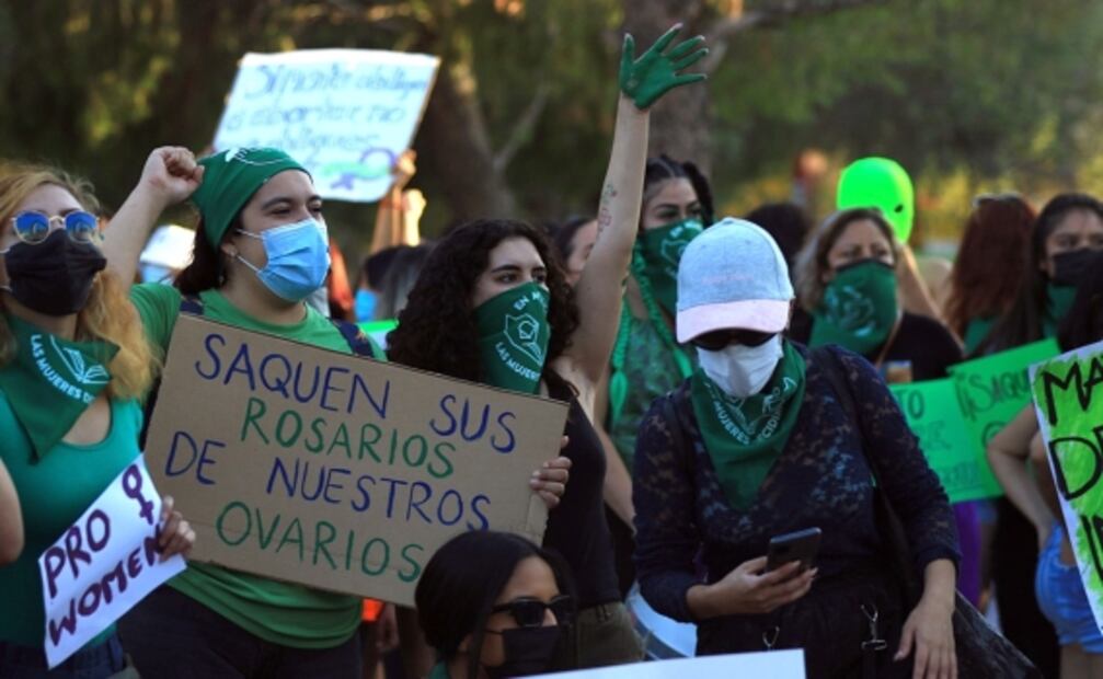 La "ola verde" del aborto toma Latinoámerica mientras retrocede en Estados Unidos