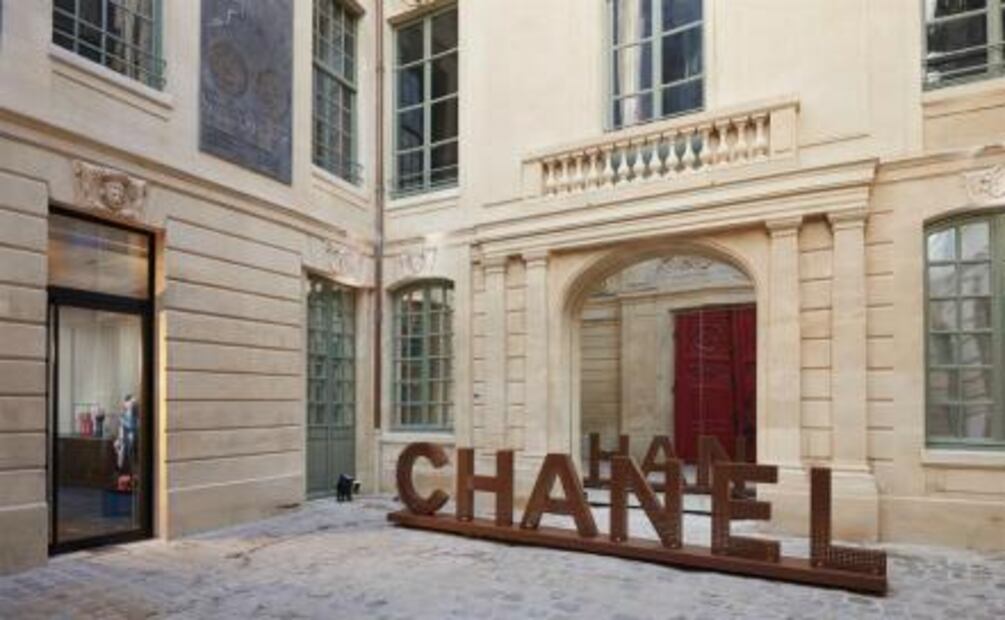 Chanel sorprende con nueva boutique efímera en París