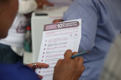 Votantes de consulta piden preguntas sobre temas de corrupción