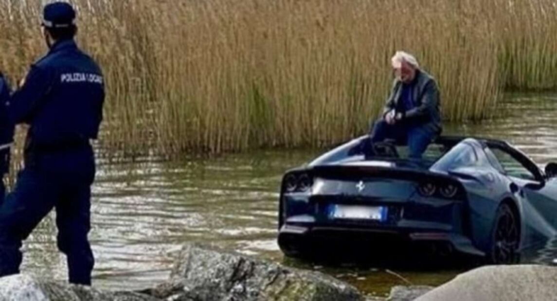 Ferrari 812 GTS cae a un lago en Italia, conductor no activó el freno