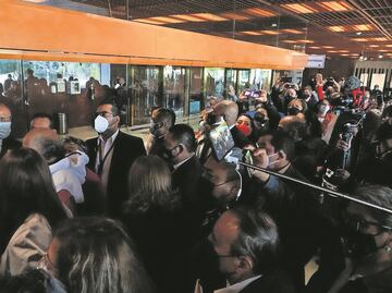 Trabajadores revientan sesión en San Lázaro