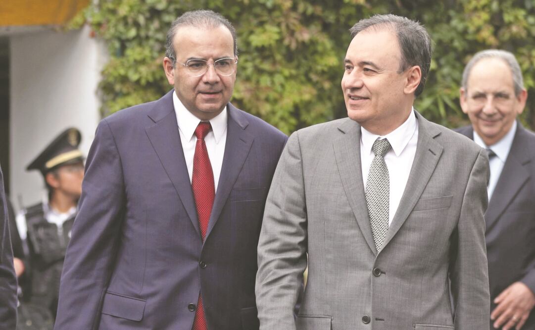 Agilizan proceso. Alfonso Navarrete (Segob) compartió con Alfonso Durazo (propuesto a la SSP) datos sobre las dependencias de seguridad (ALEJANDRA LEYVA. EL UNIVERSAL)