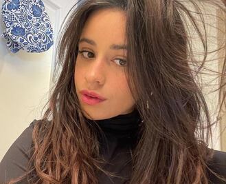 Camila Cabello luce el vestido cut out más hot de la temporada