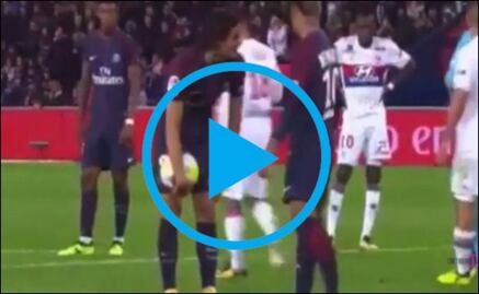 Video. Neymar y Cavani se pelean por cobrar las faltas en el PSG