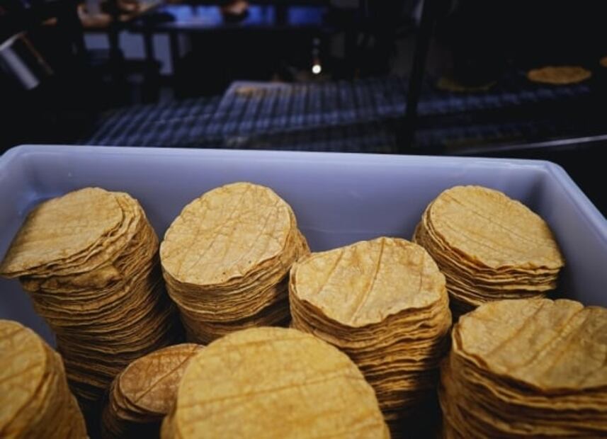 ¿Cuántas tortillas salen de un kilo y cuántas calorías tiene una pieza?