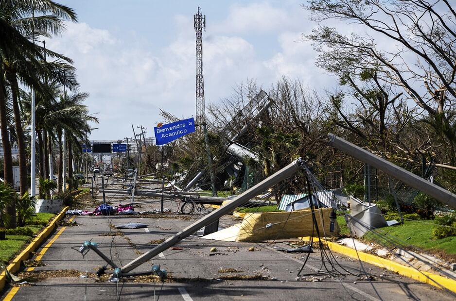 Fotografía tomada el 27 de octubre, dos días después de que "Otis" golpeara al puerto de Acapulco.
Foto: AP / Félix Márquez