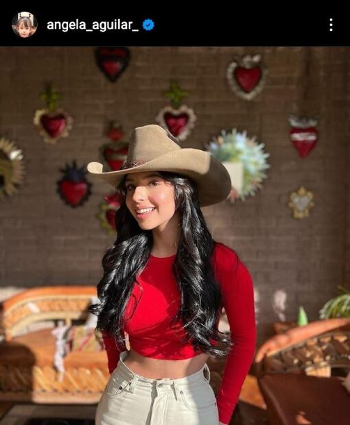 Ángela Aguilar sorprende a sus seguidores con el pelo largo