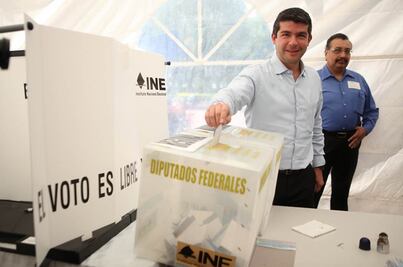 Tabe emite voto en la elección interna del PAN
